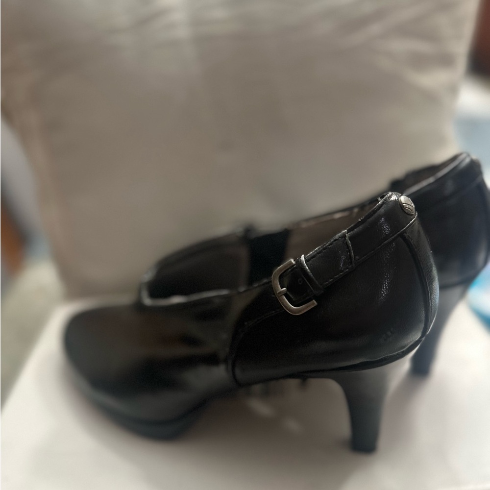 Life Stride Black Heels with Buckle